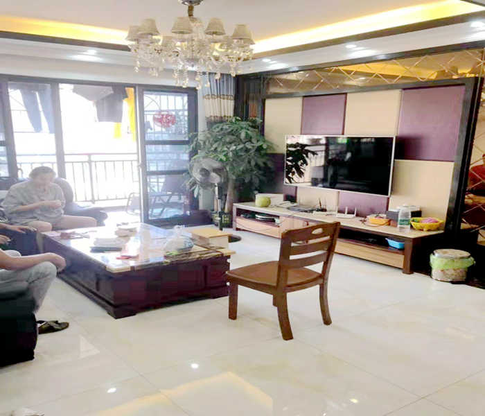 龍華小產權網：金湖雅苑4棟花園小區房，離地鐵300米